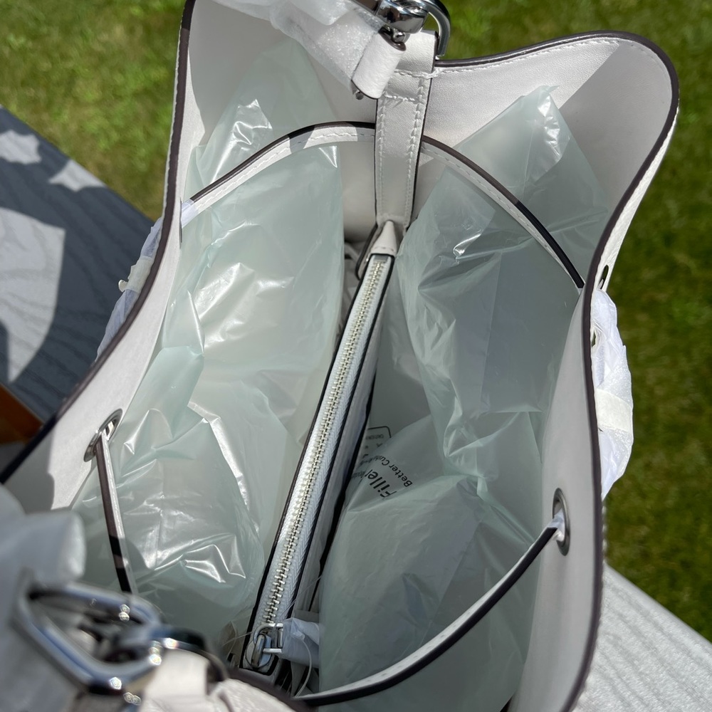*Last One* Michael Kors Mercer Convertible Bucket Leather Bag - Picture 7 of 12